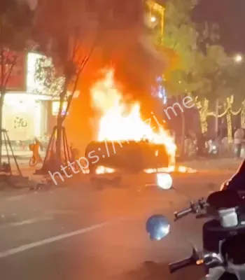 淮安酒驾撞车起火